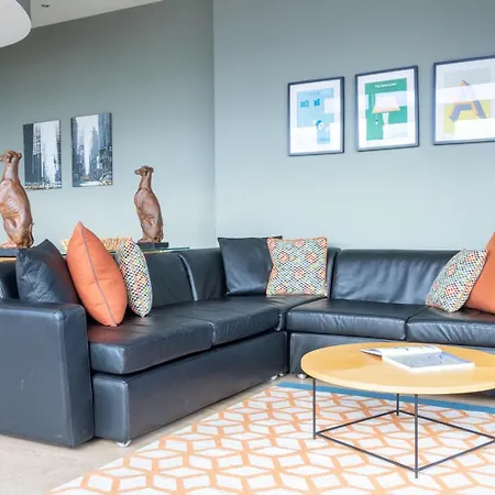 Guestready - Enchanting Views From Millenium Tower Apartment