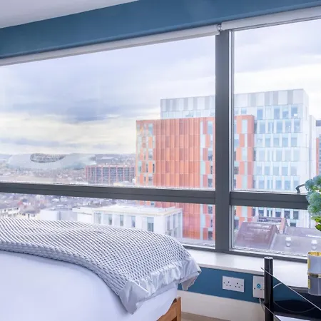 Guestready - Enchanting Views From Millenium Tower Διαμέρισμα