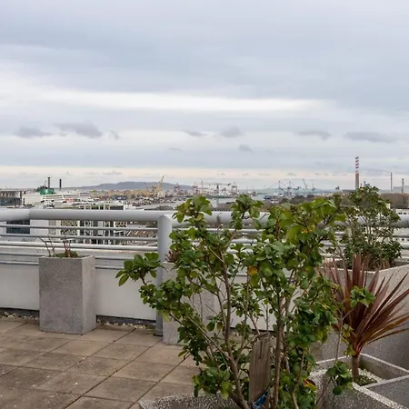 Guestready - Enchanting Views From Millenium Tower דירה